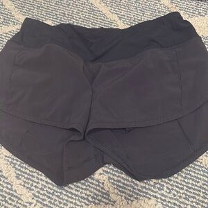 black lulu speed up shorts 2.5 inch